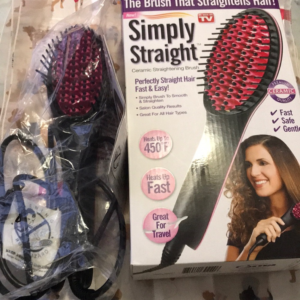 SOLD 🎀Simply Straight ceramic straightening brush...